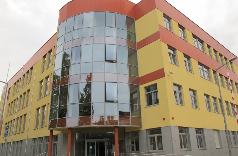 Budynek główny UJW w Polkowicach